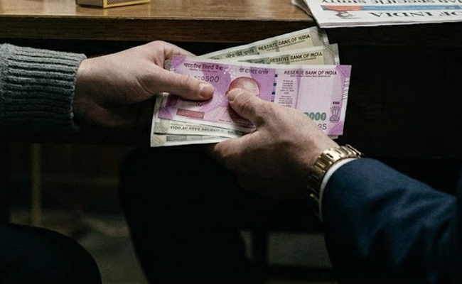 Karnataka: Commercial tax deputy commissioner caught taking Rs 6 lakh bribe